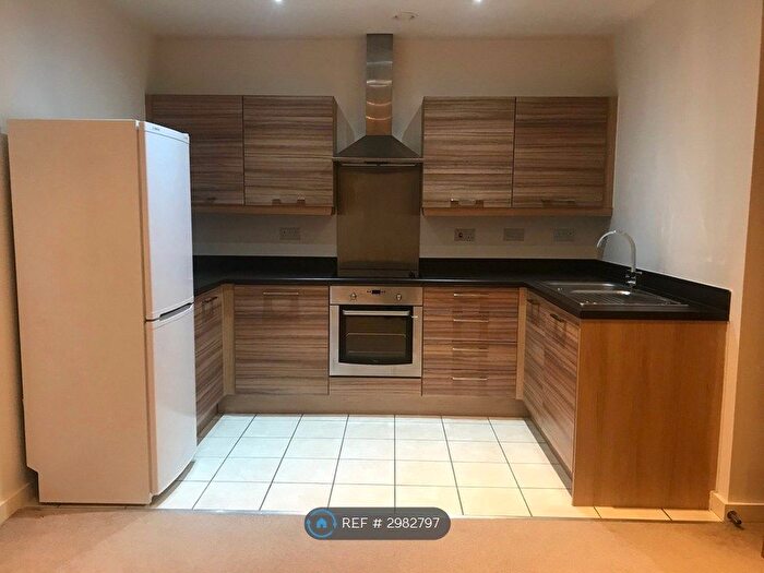 2 Bedroom Flat To Rent In Houseman Crescent, Manchester, M20