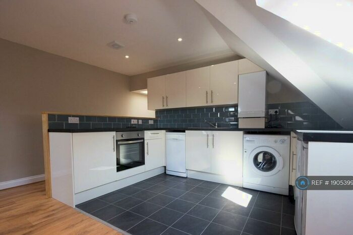 3 Bedroom Flat To Rent In Ordnance Road, Southampton, SO15