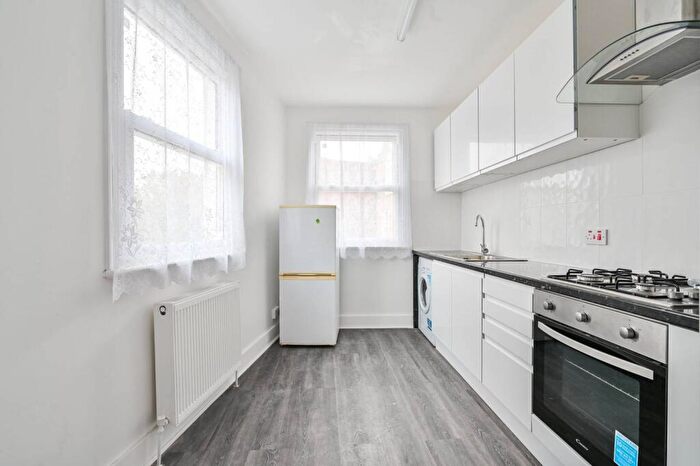 2 Bedroom Flat To Rent In Maxted Road, Peckham Rye, London, SE15