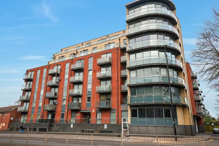 1 Bedroom Apartment For Sale In Bath Road, Slough, SL1