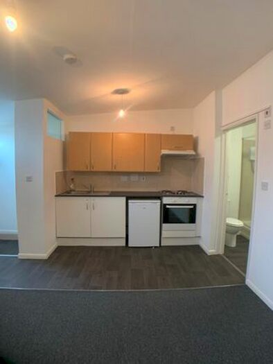 Studio To Rent In Queensbury Circle Parade, Queensbury HA3