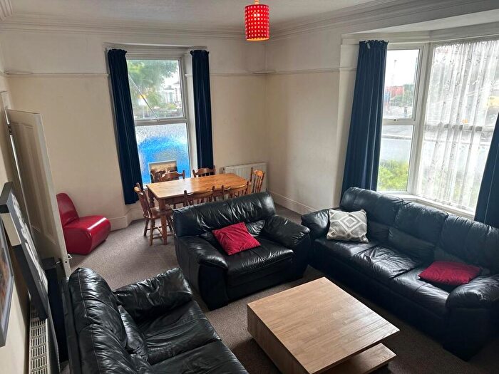 4 Bedroom Apartment To Rent In Moor View Terrace, Plymouth, PL4