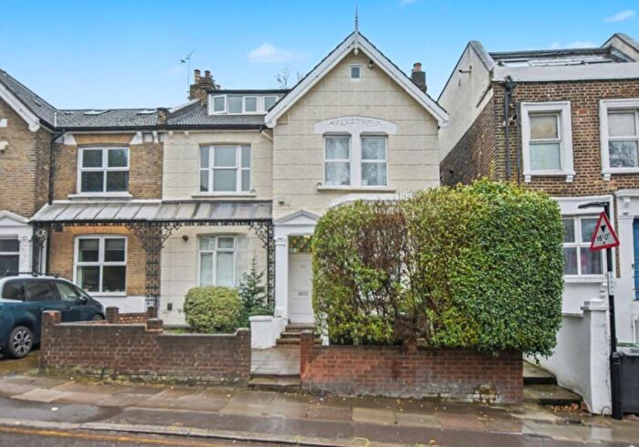 2 Bedroom Flat For Sale In Lewisham Road, London, SE13