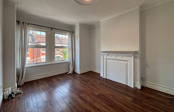 4 Bedroom Flat For Sale In Wheatlands Road, Tooting, London, SW17