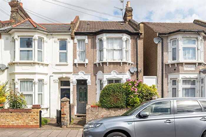 1 Bedroom Flat For Sale In Stafford Road, Forest Gate, E7