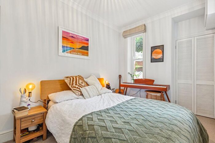 1 Bedroom Flat To Rent In Auriol Road, London, W14