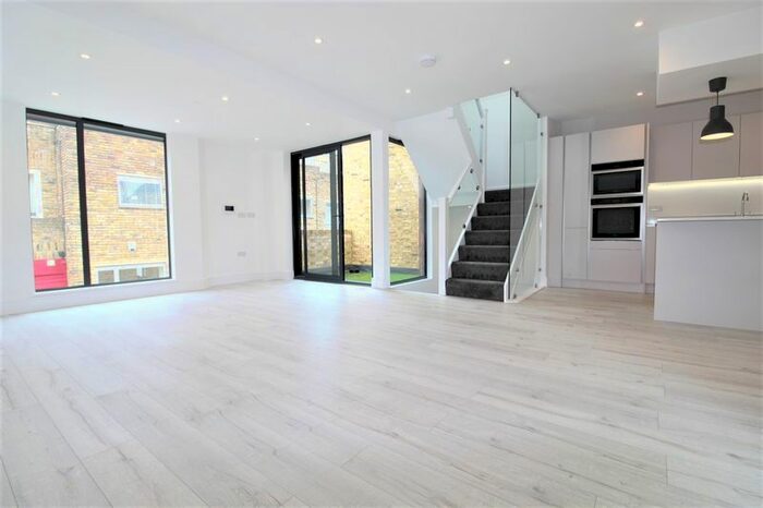 3 Bedroom Terraced House To Rent In Camden Mews, Camden NW1