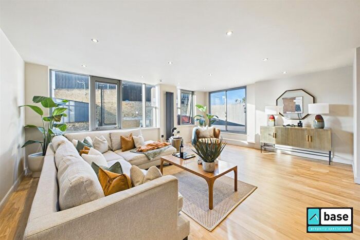 2 Bedroom Flat To Rent In Garden Walk, Shoreditch, EC2A