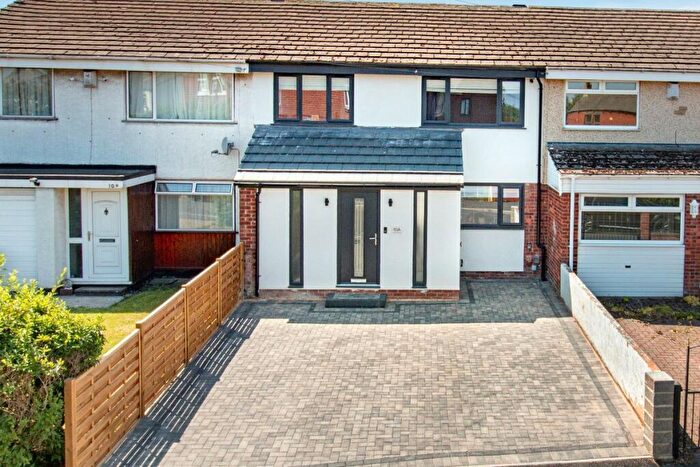3 Bedroom Town House For Sale In Fairfax Avenue, Drighlington, BD11