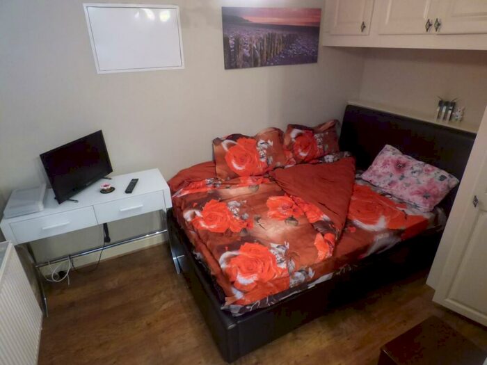 Studio To Rent In Dalton Close, Luton, LU3