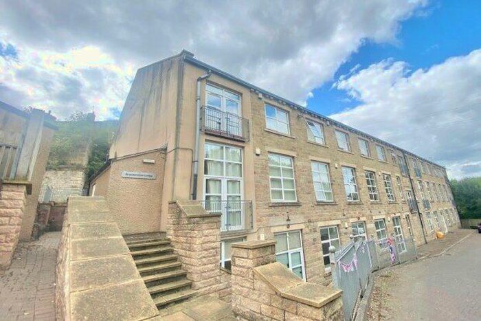 1 Bedroom Flat To Rent In Brackendale Lodge, Bradford, BD10