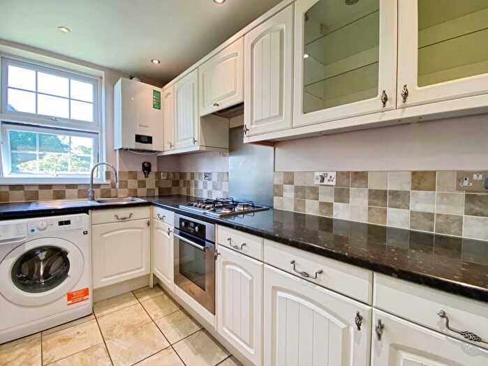 2 Bedroom Flat To Rent In Watling Avenue, Edgware, HA8