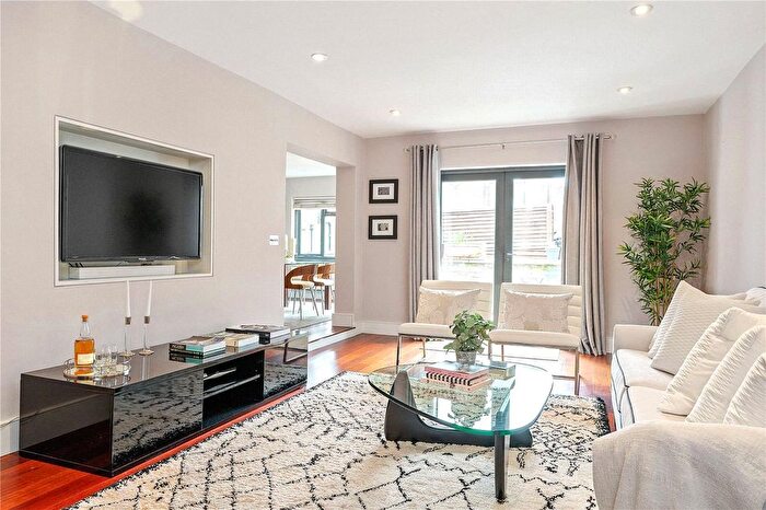 2 Bedroom Flat To Rent In Upper Street, London, N1