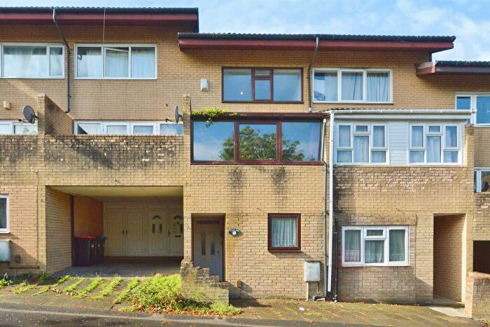 4 Bedroom Town House For Sale In Stonecrop Place, Conniburrow, Milton Keynes, MK14
