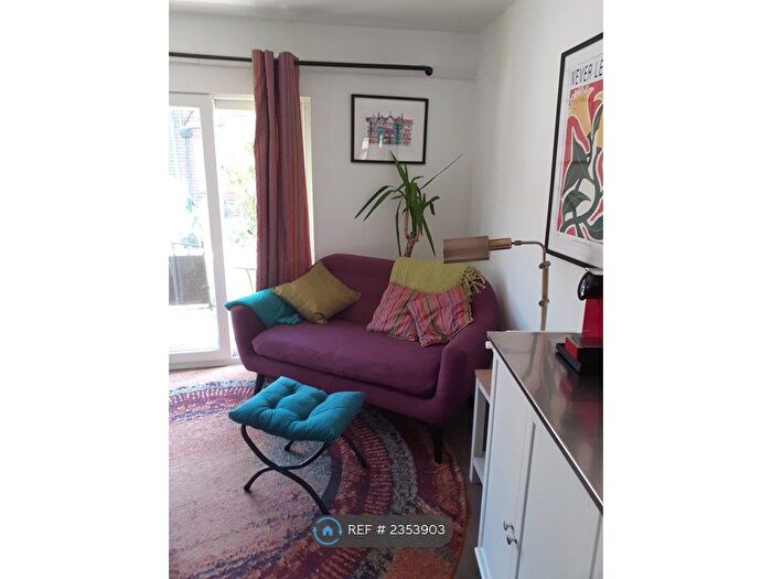 Studio To Rent In St Catherine's Drive, Leeds, LS13