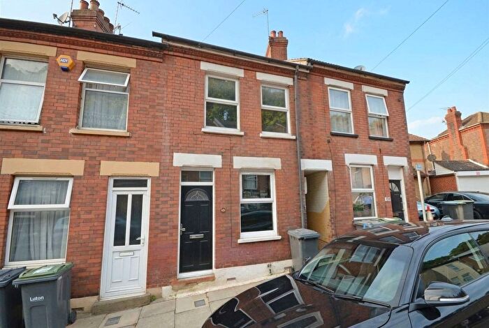 2 Bedroom Terraced House To Rent In Hartley Road, Luton, LU2