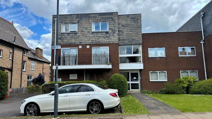 2 Bedroom Apartment To Rent In Roxborough Park, Harrow, HA1