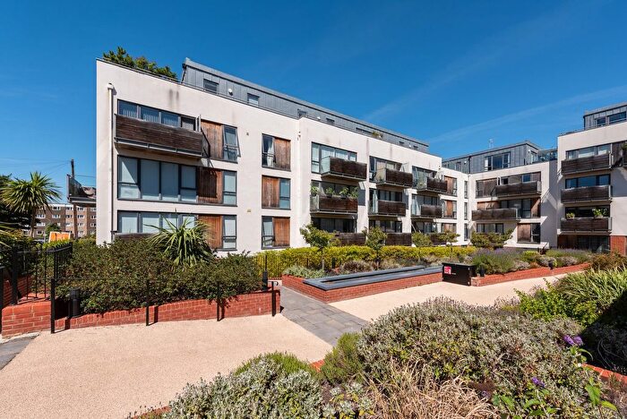 2 Bedroom Flat For Sale In Somerhill Avenue, Hove, BN3
