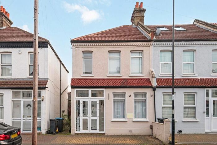 3 Bedroom Terraced House For Sale In Silverleigh Road, Thornton Heath, CR7