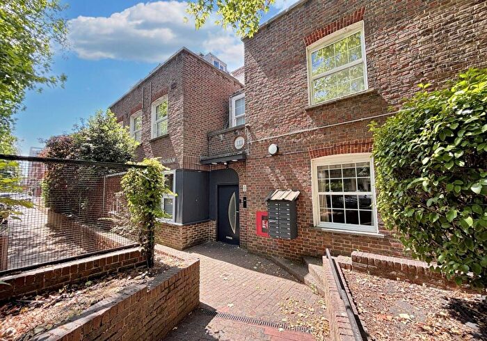 1 Bedroom Flat For Sale In Flat, Walsingham House, High Road, Whetstone, London, N20