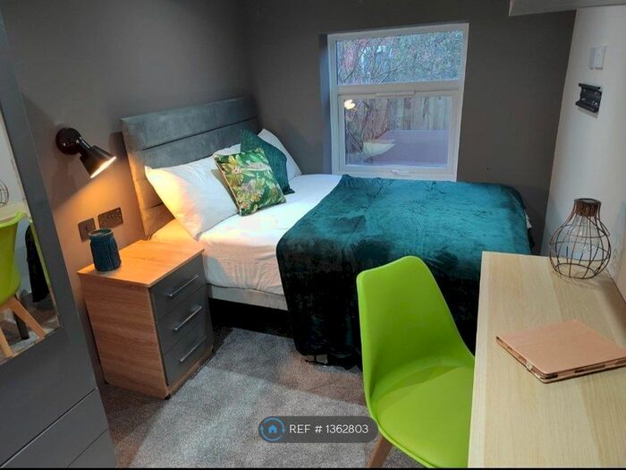 5 Bedroom End Of Terrace House To Rent In London Road, Reading, RG1