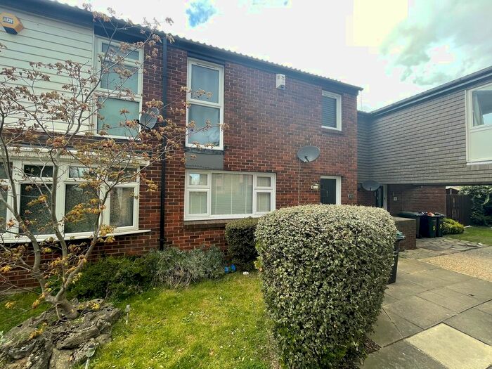 3 Bedroom Terraced House To Rent In The Hollies, Gravesend, DA12