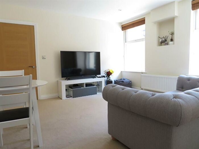 1 Bedroom Flat To Rent In Silvester Road, Cowplain, PO8