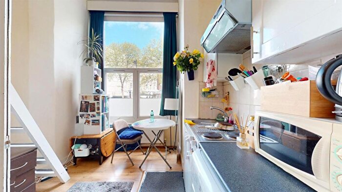 Studio To Rent In Cromwell Road, London, SW5