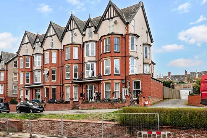 2 Bedroom Flat For Sale In Temple Drive, Llandrindod Wells, LD1