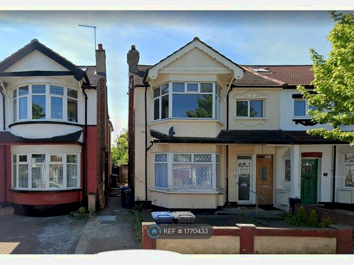 2 Bedroom Flat To Rent In Hale Grove Gardens, London, NW7