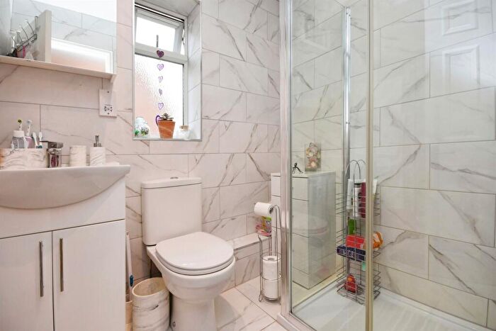 2 Bedroom End Of Terrace House For Sale In Sweet Briar Drive, Laindon, Basildon, SS15