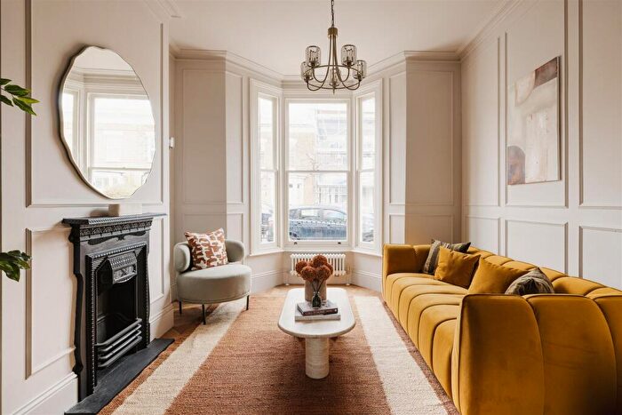 4 Bedroom House For Sale In Blurton Road, Hackney, E5