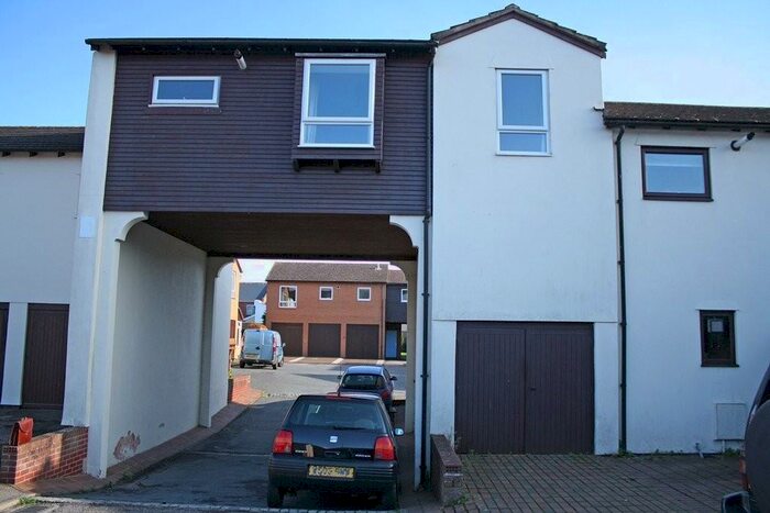 2 Bedroom Apartment To Rent In Pound Close, Topsham, EX3