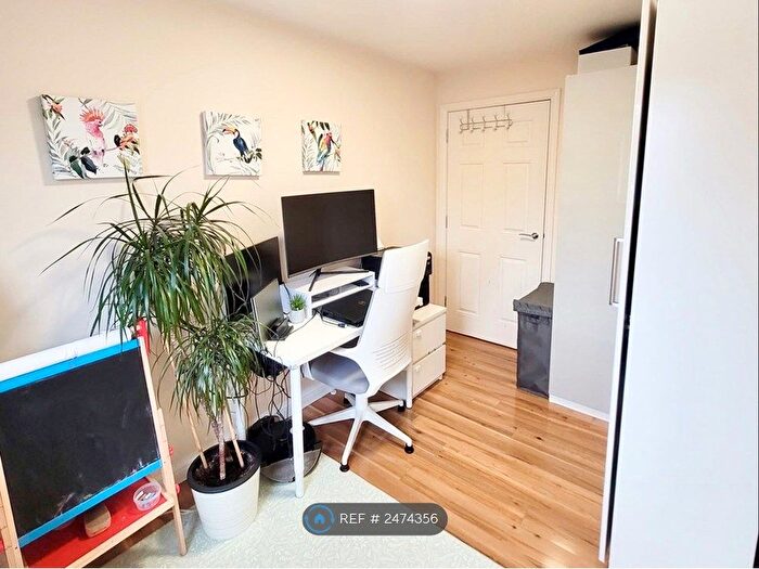 2 Bedroom Flat To Rent In Burford Gardens, Cardiff, CF11