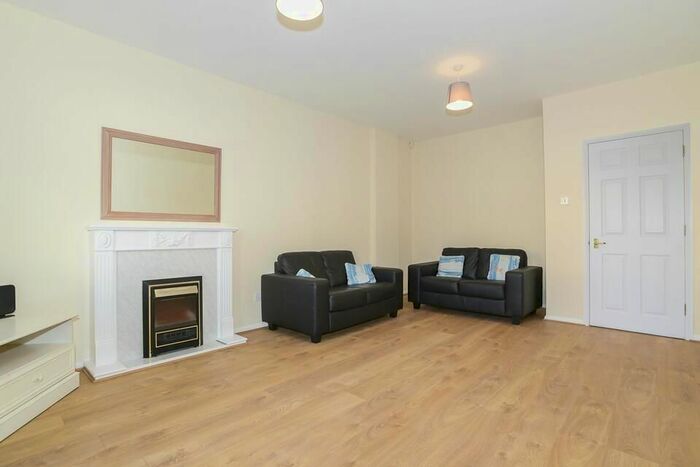 1 Bedroom Flat To Rent In Grange Road, London, SE1