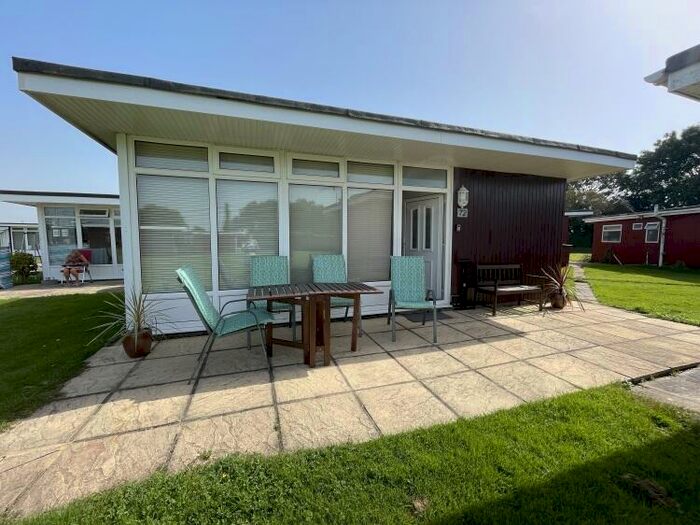2 Bedroom Lodge For Sale In Selsey Country Club &#; Ps-, PO20