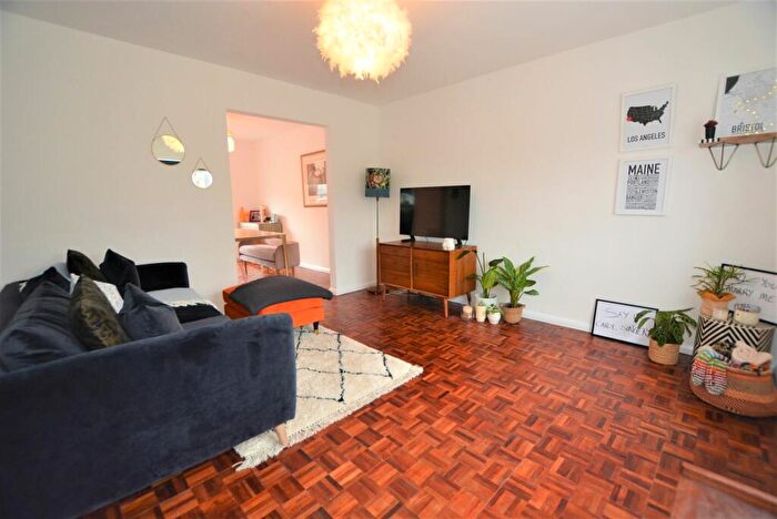 3 Bedroom Apartment For Sale In Grove Court, Beaconsfield, HP9