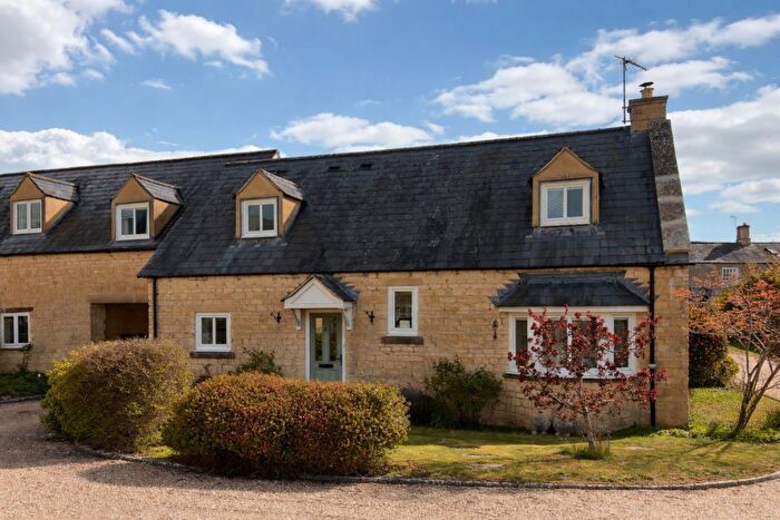 2 Bedroom Link Detached House For Sale In The Stocks, Chadlington, Chipping Norton, OX7