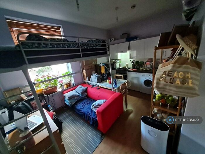 Studio To Rent In Allcroft Road, London, NW5