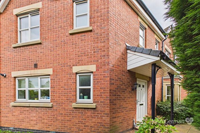 4 Bedroom Semi-Detached House For Sale In Pipers Way, Burton-on-Trent, DE14