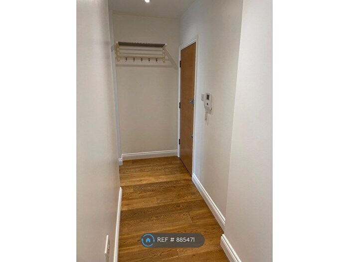 1 Bedroom Flat To Rent In Woolwich House, London, N14