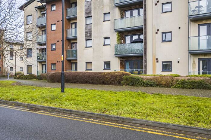 2 Bedroom Flat For Sale In Orpen Close, Swindon, SN3