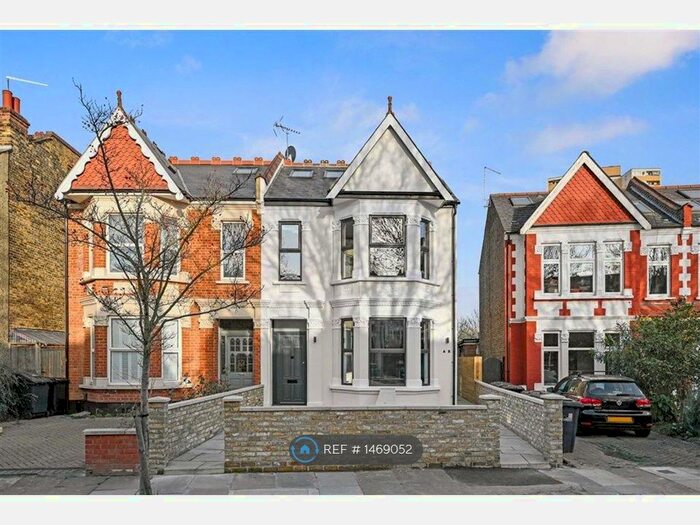 Studio To Rent In Chatsworth Gardens, London, W3