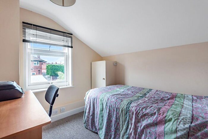 4 Bedroom Terraced House To Rent In Worplesdon Road, Guildford, GU2