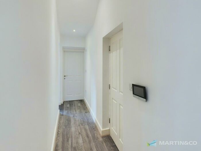 2 Bedroom Flat For Sale In Clifton Drive North, Lytham St Annes, FY8