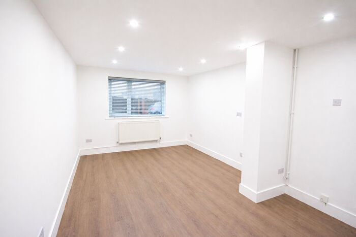 2 Bedroom Flat To Rent In Winsford Avenue, Coventry, CV5