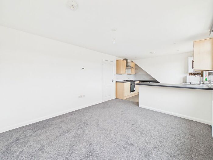 2 Bedroom Flat To Rent In Old Shoreham Road, Southwick, Brighton, BN42