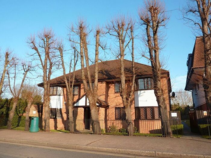 2 Bedroom Flat To Rent In Links Court, Green Lane, New Eltham, SE9