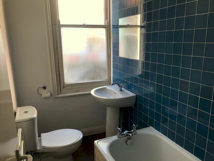 1 Bedroom Flat To Rent In Bond Street - Weymouth Town Centre Flat, DT4