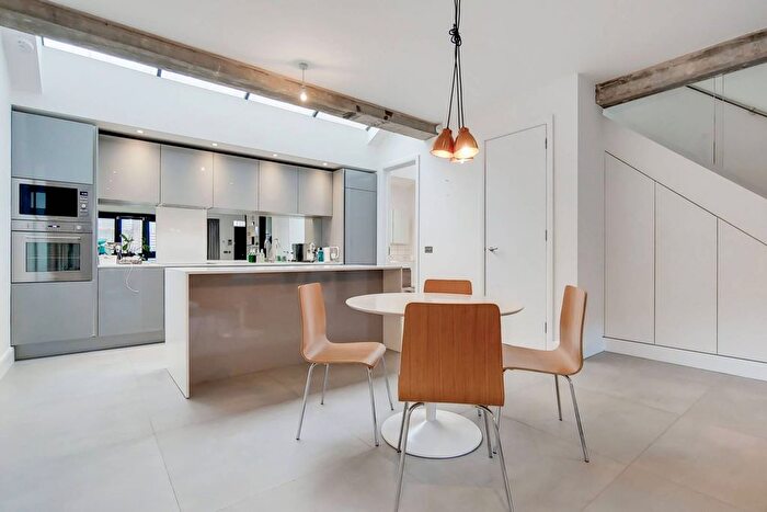 2 Bedroom Property To Rent In Ravenscourt Park, Ravenscourt Park, London, W6